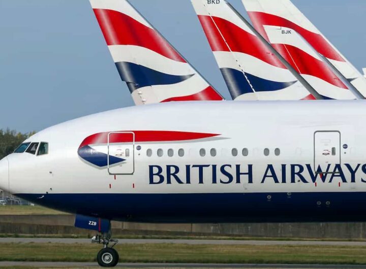 Aereo da Dubai a Londra, atterraggio di emergenza, passeggeri e equipaggio si sono sentiti male per fumi tossici