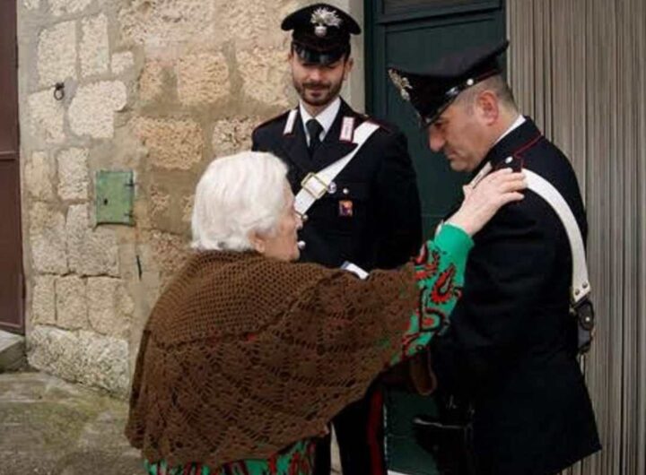 anziana parla ai carabinieri