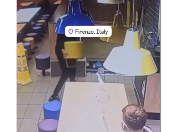 ragazzini lanciano sgabello al mcdonald's