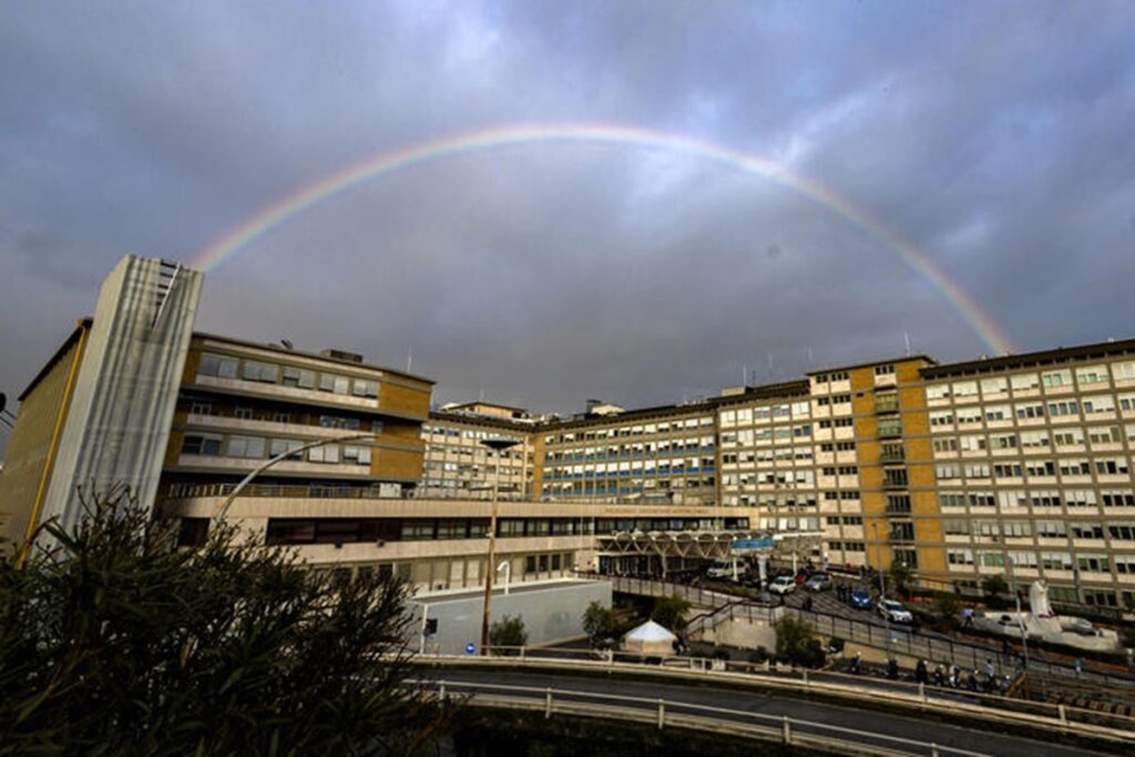 L'arcobaleno spuntato al Gemelli