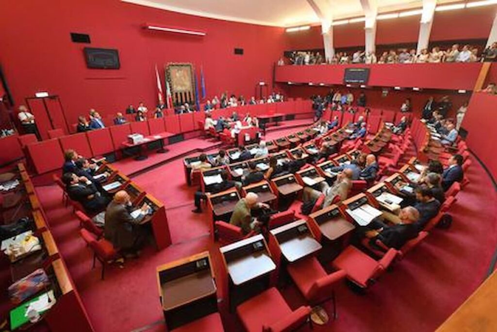 Genova, la sala rossa del consiglio comunale