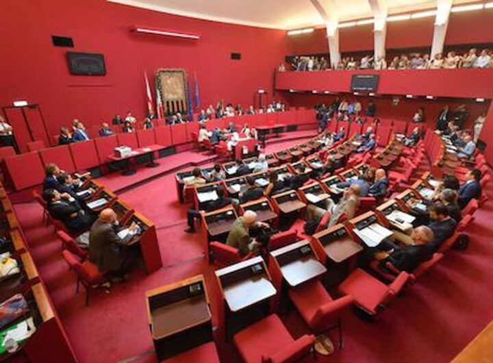 Genova, la sala rossa del consiglio comunale