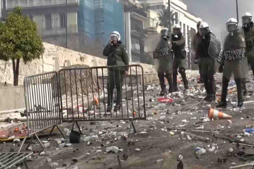 Scontri Polizia manifestanti ad Atene