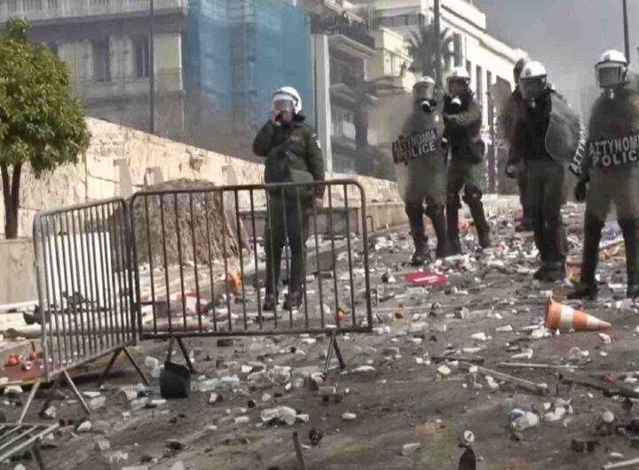 Scontri Polizia manifestanti ad Atene