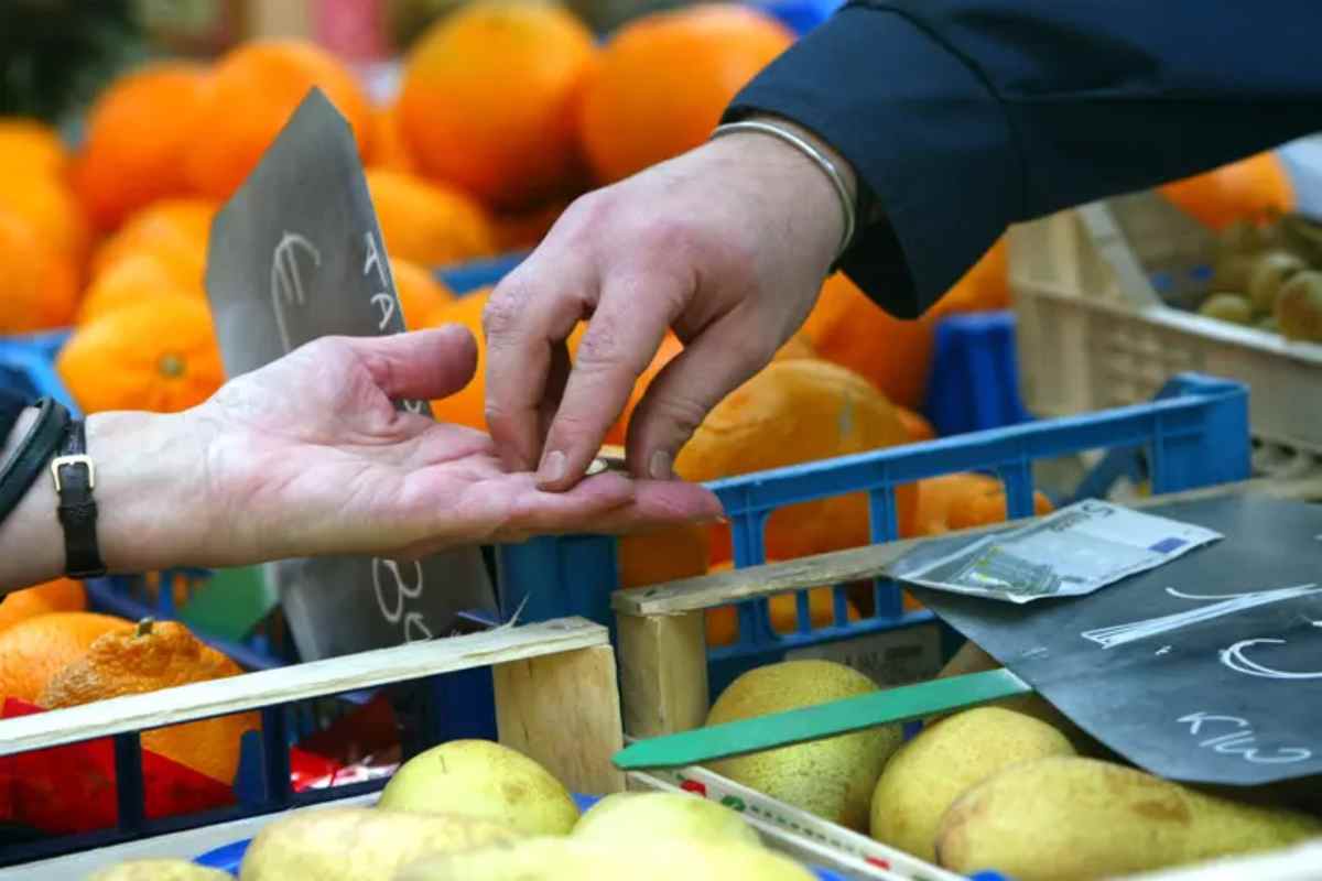 Il comparto frutta di un supermercato