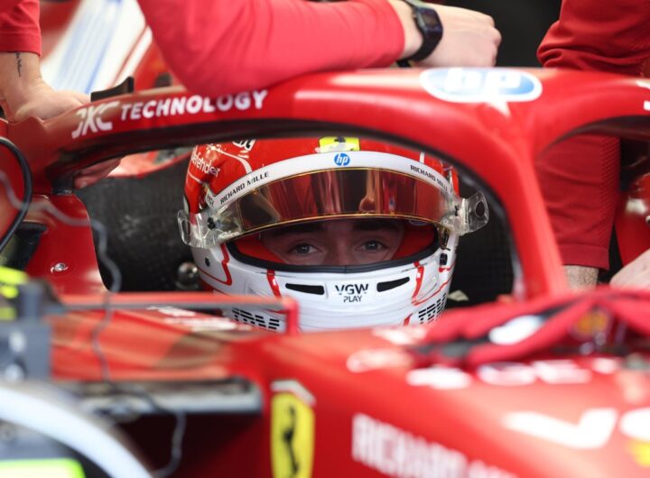 leclerc nell'abitacolo ferrari