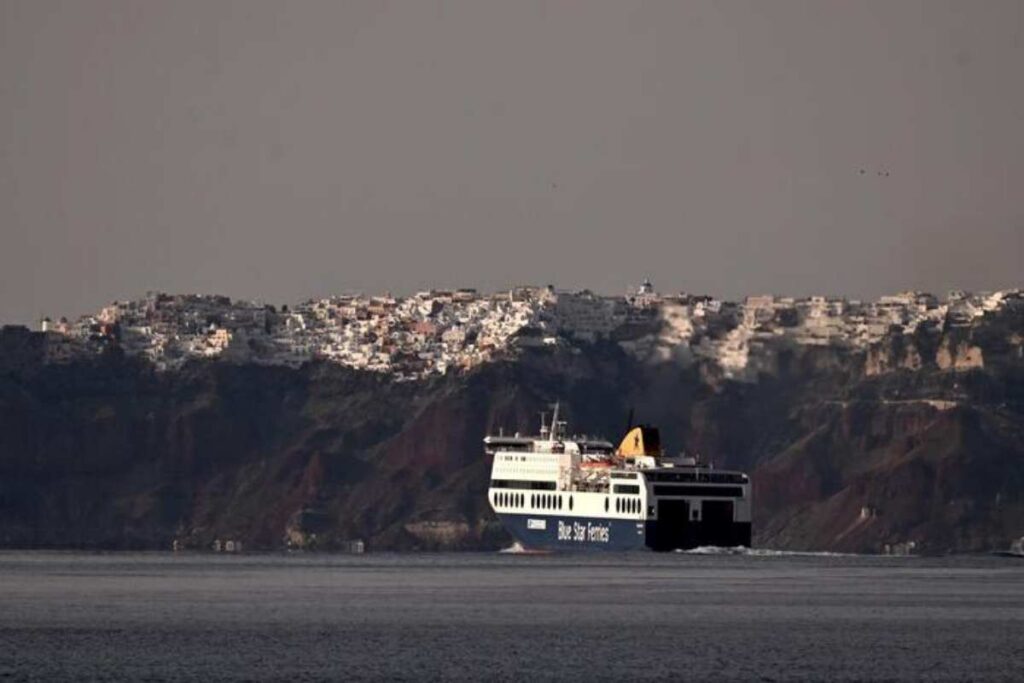 traghetto a santorini