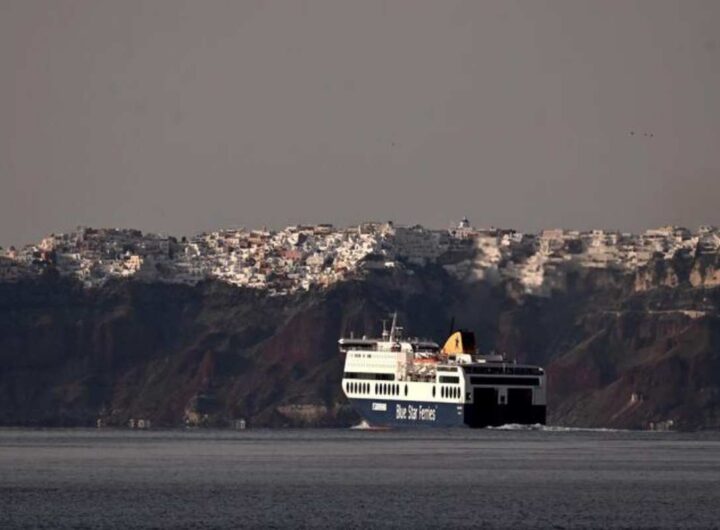 traghetto a santorini