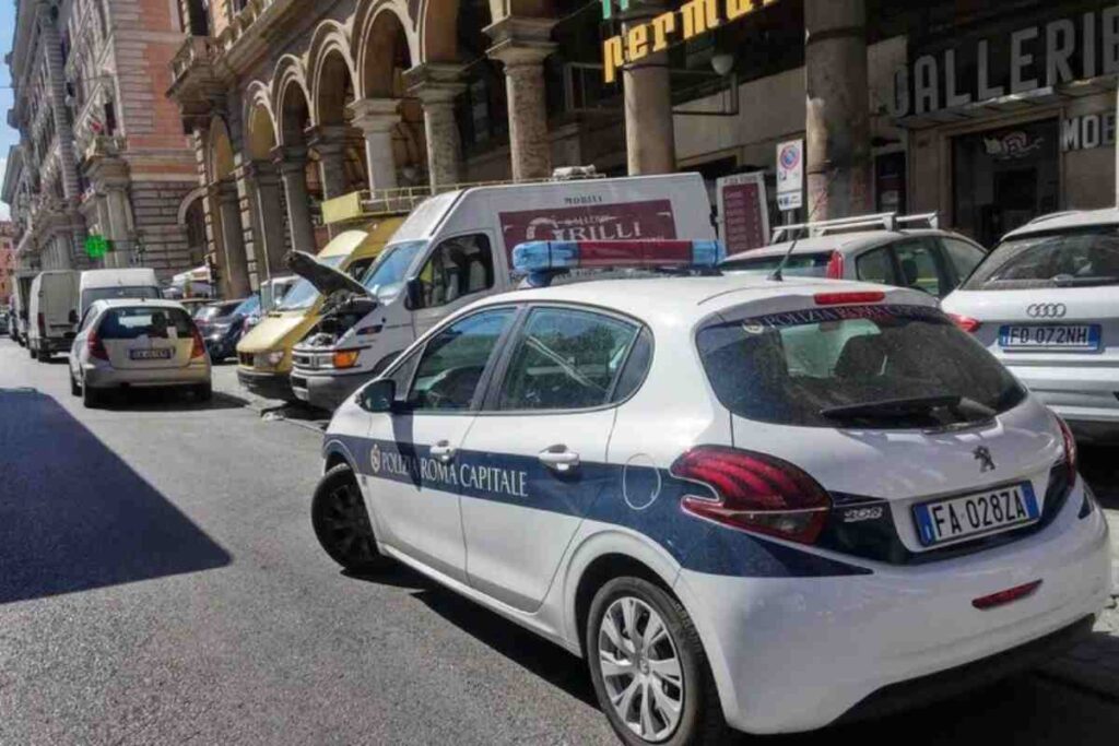 un'auto della Polizia di Roma Capitale