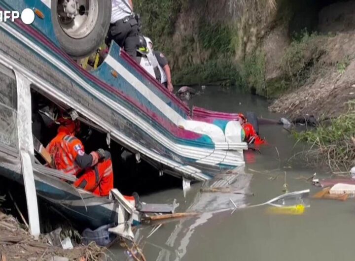 Il pullman precipitato in Guatemala