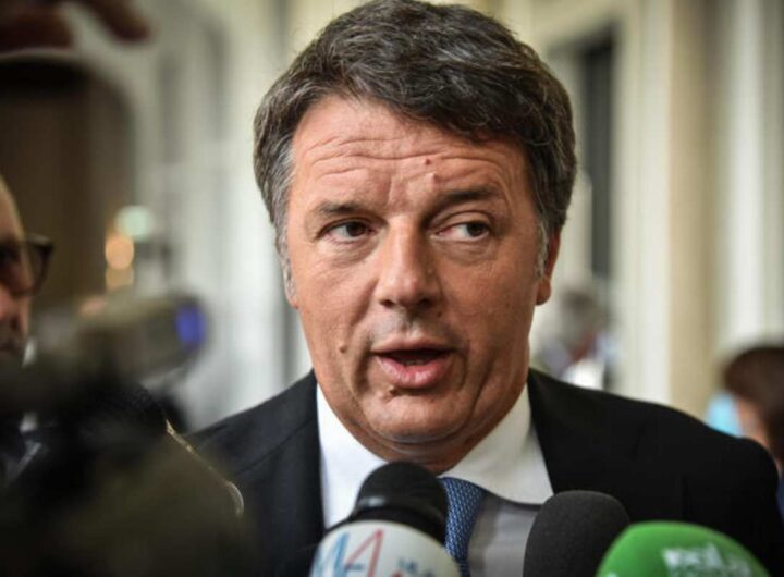 renzi parla di democrazia durante una intervista