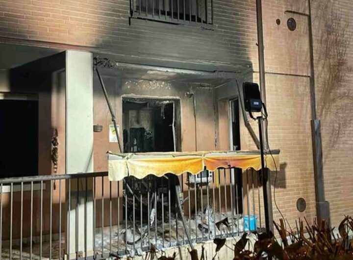 La casa di Rimini devastata da un incendio