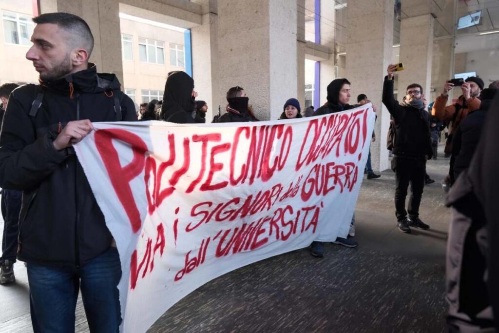 striscione studenti università torino contro tajani