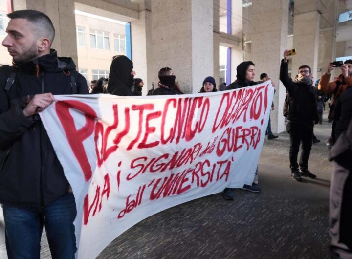 striscione studenti università torino contro tajani