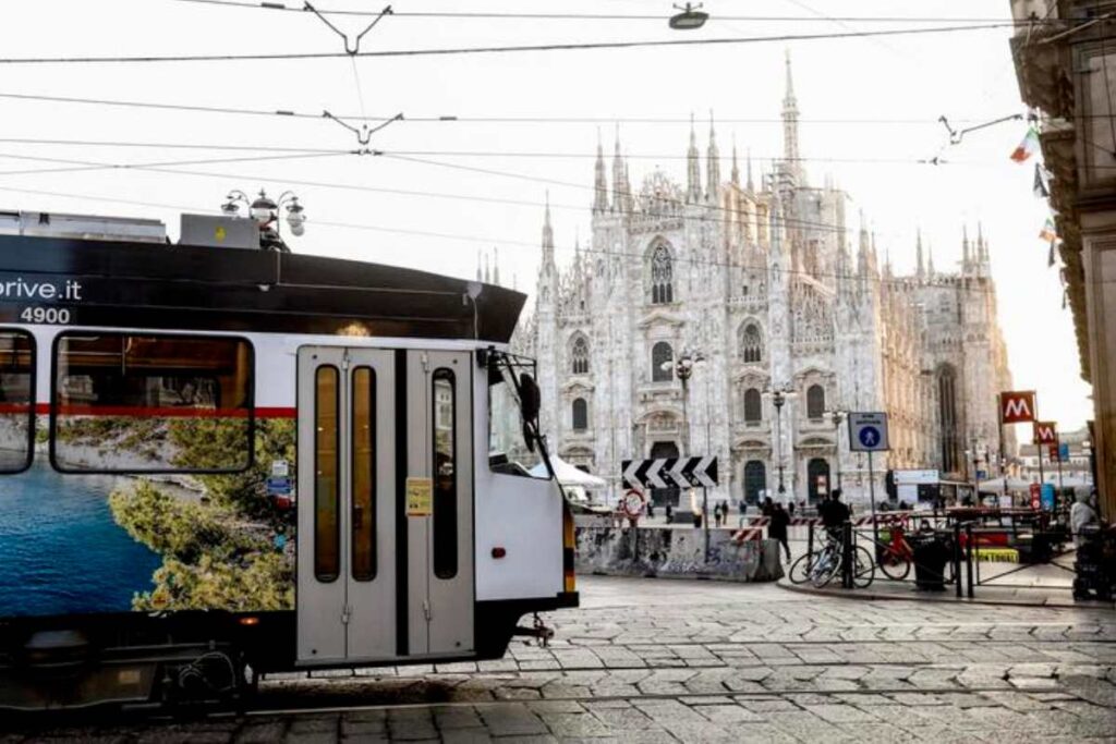 un tram a milano