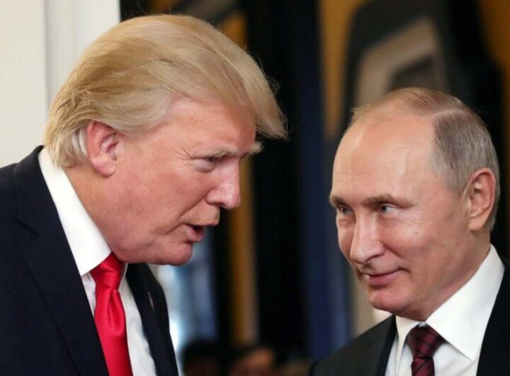 Trump parla con Putin in una foto d'archivio