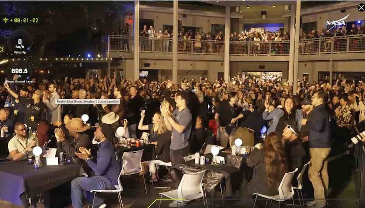 festa a terra per l'allunaggio di Blue Ghost