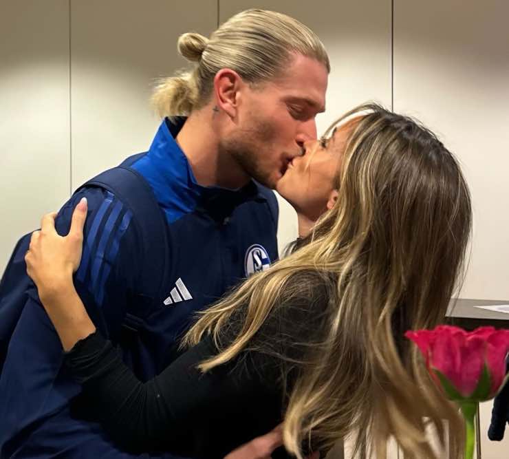 Leotta e Karius si baciano nello spogliatoio dello Schalke