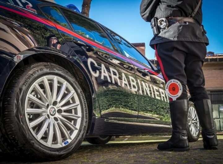 Una volante dei carabinieri