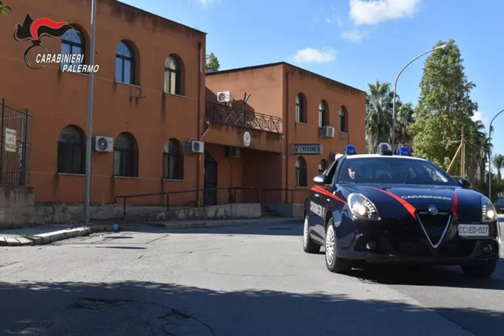 Una volante dei carabinieri