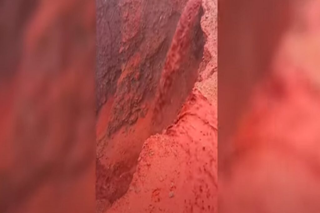 Le cascate rosso sangue in Iran