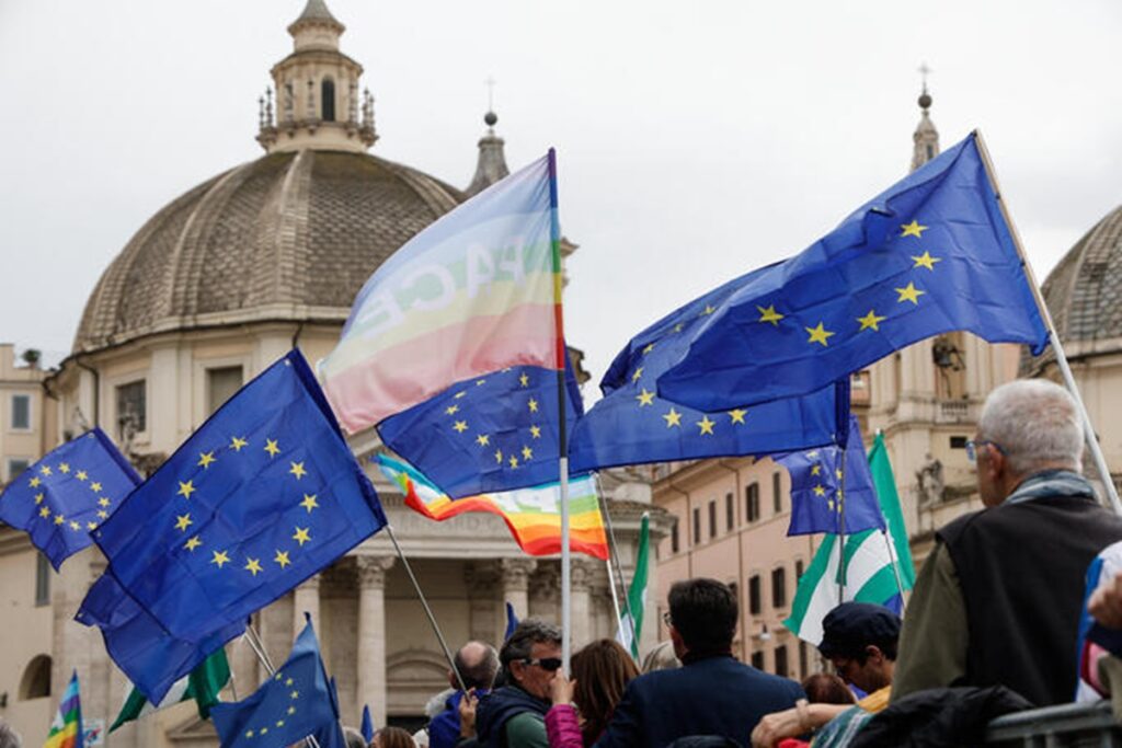 La manifestazione per l'Europa a Roma in piazza del popolo