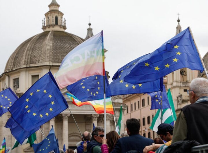 La manifestazione per l'Europa a Roma in piazza del popolo