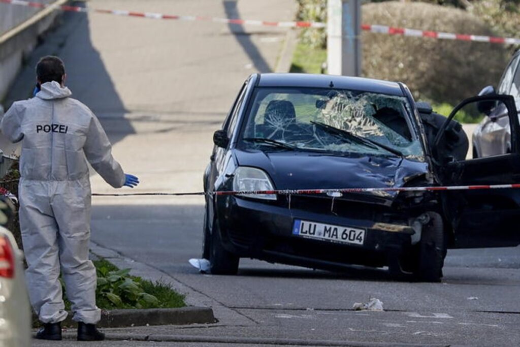 Auto contro la folla in Germania