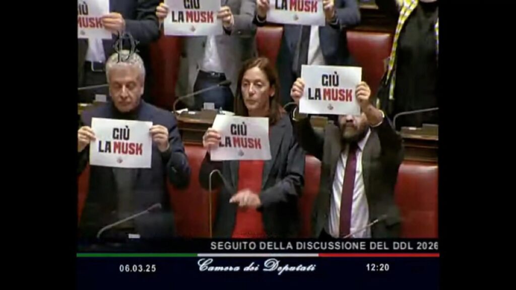 protesta alla camera dei deputati