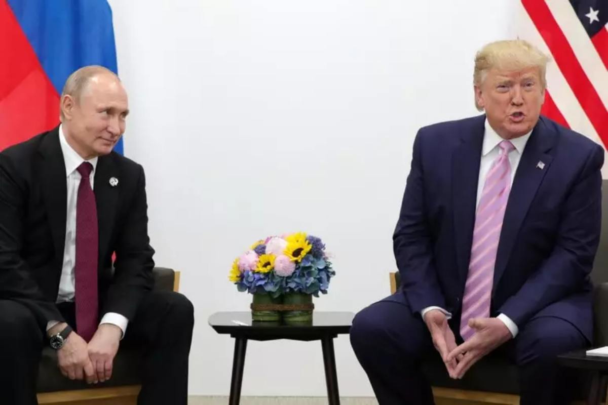 Putin sorride a Trump