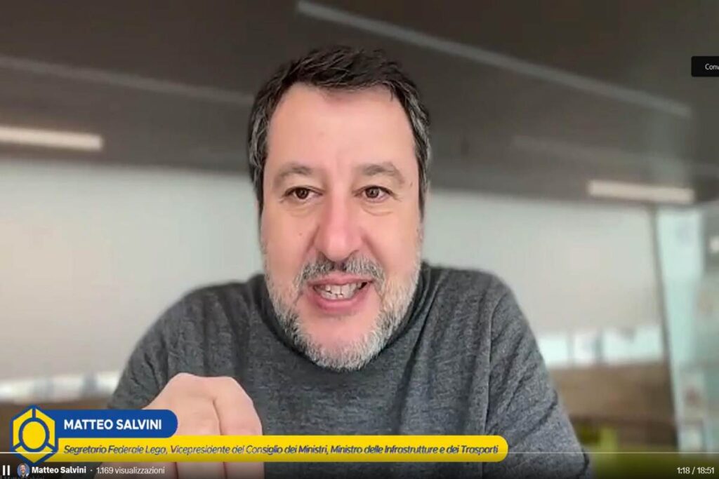 Salvini in collegamento con la scuola di formazione della Lega