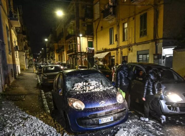 calcinacci su auto dopo terremoto campi flegrei