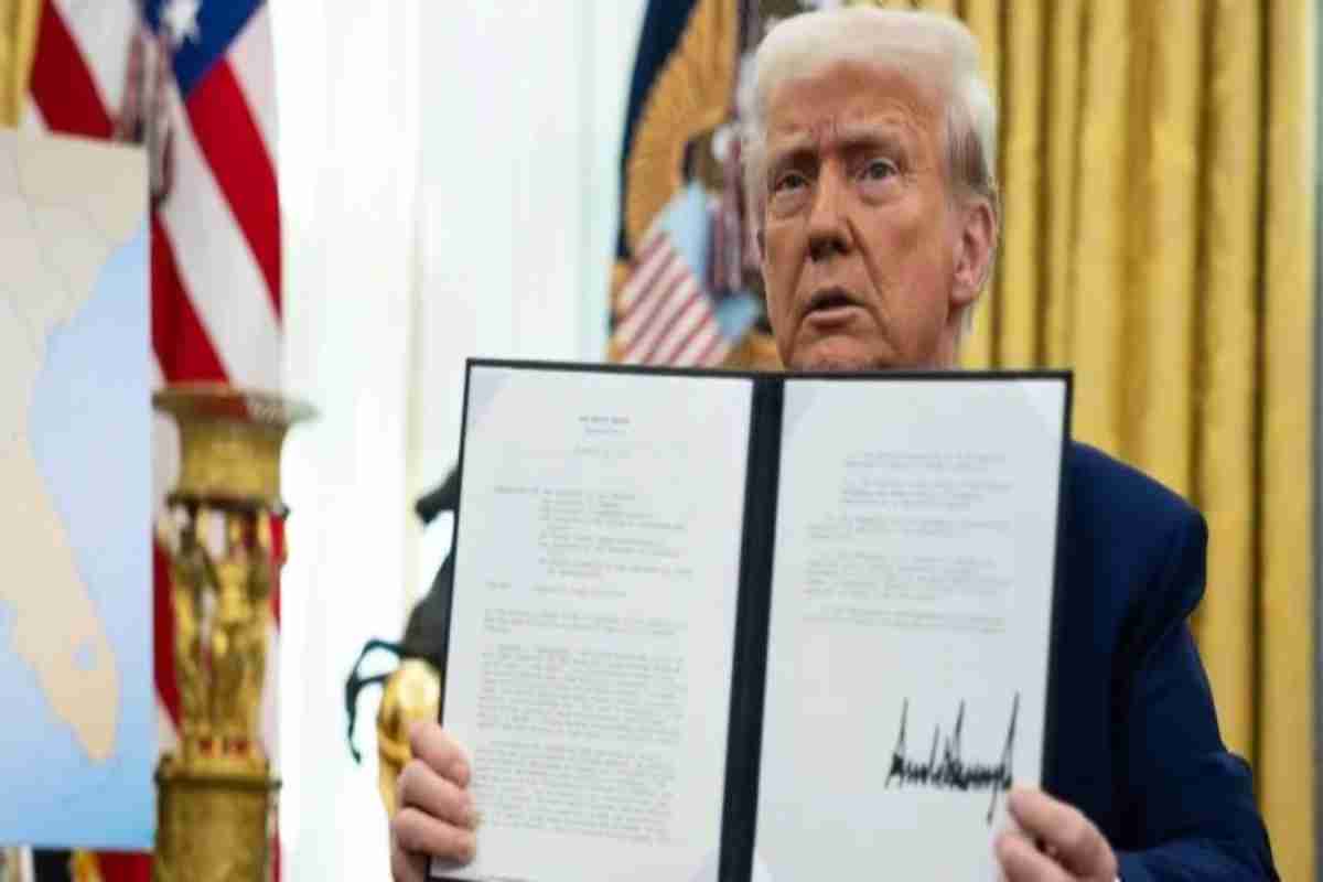 Trump firma ordini esecutivi