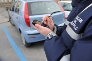Trieste, multato si "vendica": segnala in Procura l'infrazione dei vigili e...