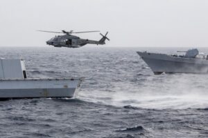 Libia: 5 navi, aerei, 700 militari, via libera del Governo alla missione italiana