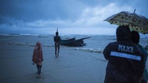 Birmania, strage di Rohingya in mare: barcone si rovescia, decine di morti