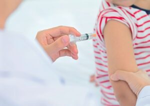 Vaccini a scuola: dal nido ai 16 anni, le nuove regole