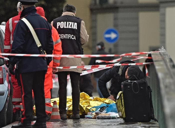 Firenze: Roberto Pirrone esce per suicidarsi, poi spara a caso e uccide un senegalese