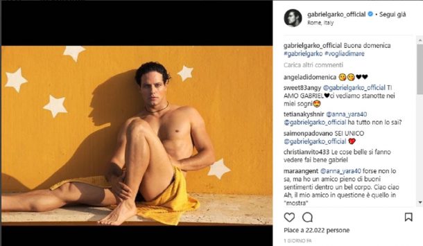 Gabriel Garko svestito sui social: la fan lo accusa di esibizionismo