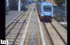 Scontro treni a Andria, il Tg1 mostra il treno alla sua ultima fermata