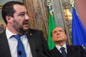 Governo, Berlusconi corregge il tiro: "Salvini è il nostro leader. Governo col Pd? Mai detto"