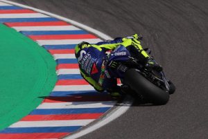 Yamaha, Lin Jarvis attacca Marquez: "Valentino Rossi ha paura, comportamento inaccettabile"