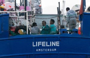 Lifeline verso Malta, Salvini esulta per la nave fuorilegge dei migranti