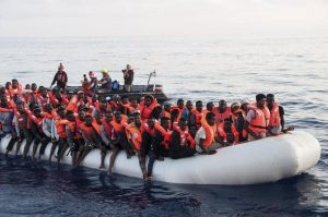 Migranti, naufragio al largo della Libia: cento dispersi. Salvini: "Italia chiude i porti alle Ong"