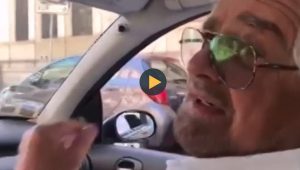 YOUTUBE Beppe Grillo in versione moralizzatore del traffico a Roma: "Non vedo buche"