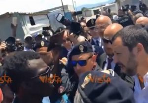 Risultati immagini per Salvini nella baraccopoli di San Ferdinando. I raccoglitori africani