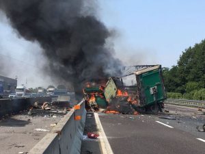 Autostrada A4, incidente tra tir e furgone: scoppia bombola, due morti