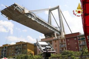 Ponte Morandi a Genova crollato per più cause: prima si è storto, poi è caduto