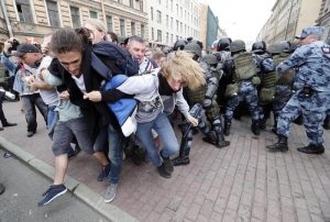 Russia, manifestanti arrestati per proteste contro riforma pensioni