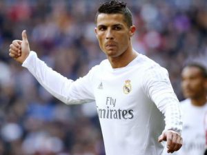 Cristiano Ronaldo denunciato per violenza sessuale. Lui: "Solo fake news"